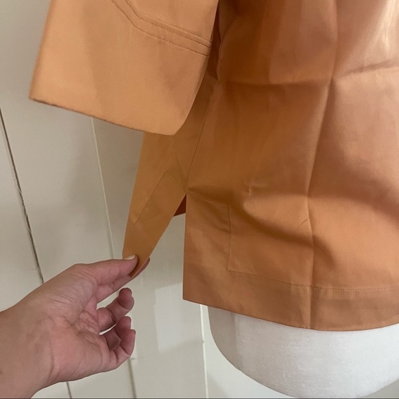 CLUB Monaco Notch Collar Crop Shirt - Picture 7 of 11